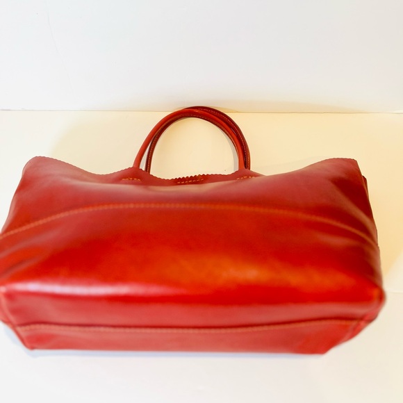 Vintage Red Leather 2-Way Tote Magnetic Closure - Picture 4 of 6